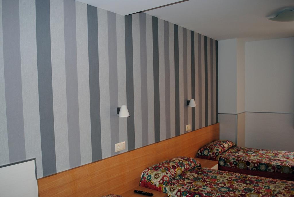Hostal La Cortijana โลโกรโญ ภายนอก รูปภาพ