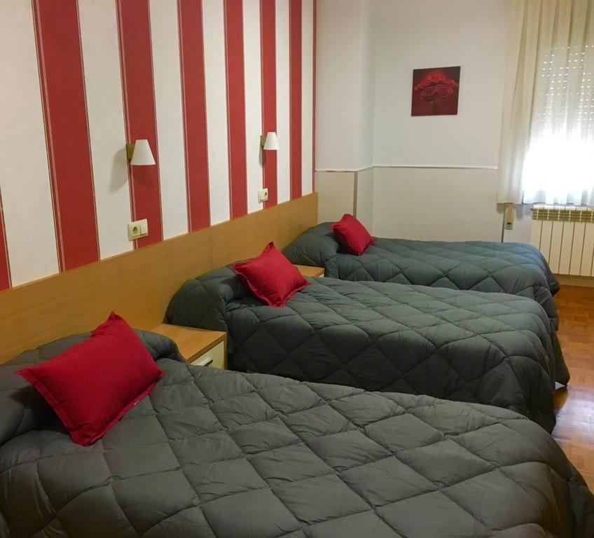 Hostal La Cortijana โลโกรโญ ภายนอก รูปภาพ