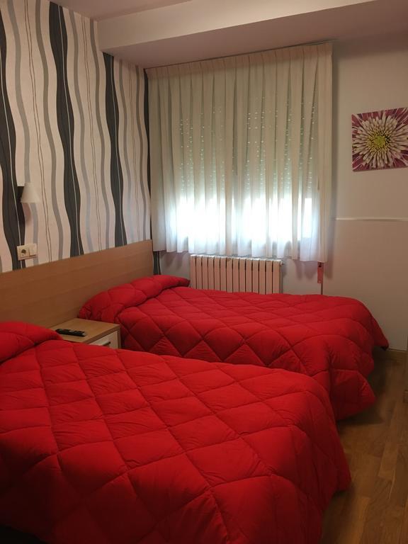 Hostal La Cortijana โลโกรโญ ภายนอก รูปภาพ